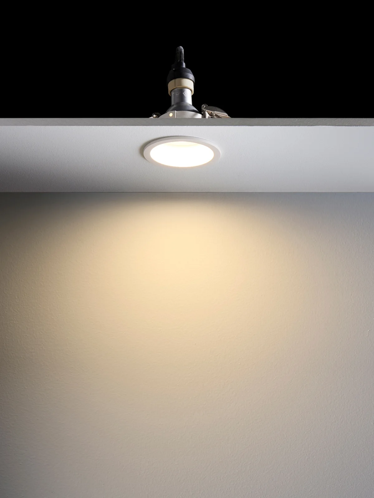 LED Tri-Colour Dimmable Gimble Downlight in White
