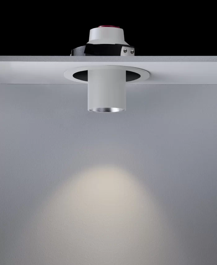 Adjustable 700 Lumens LED White Downlight in Warm White