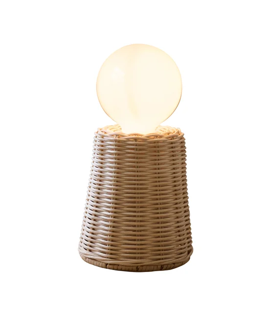 1 Light Table Lamp in Rattan